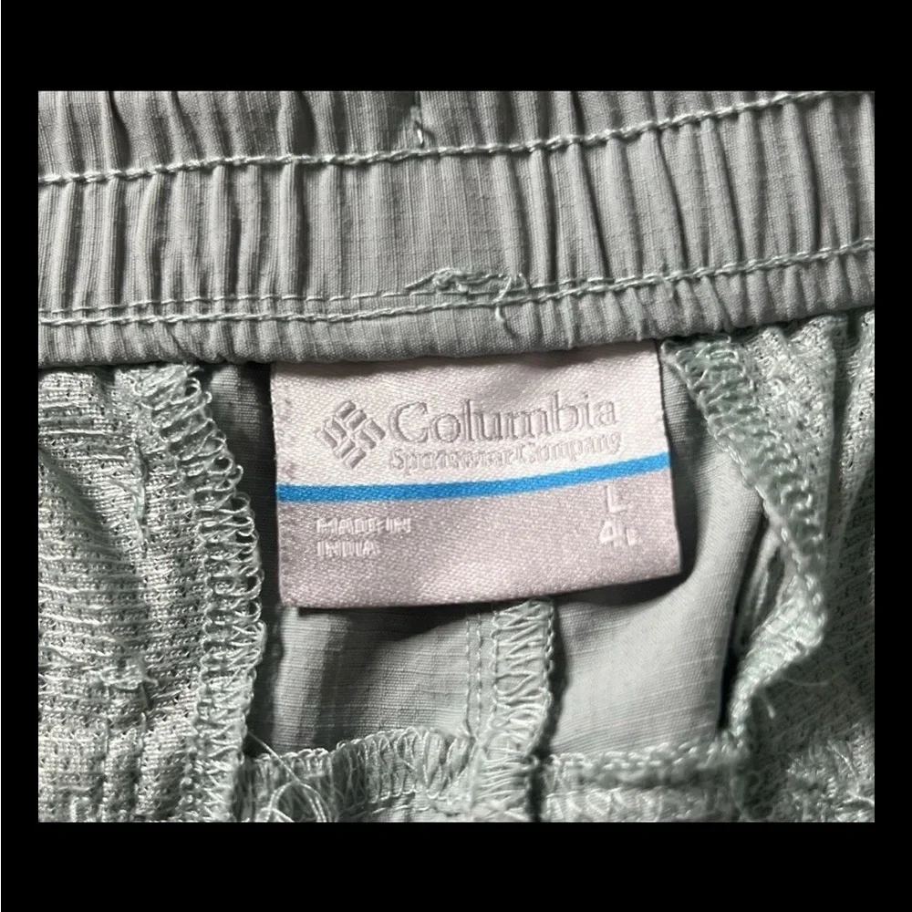 Columbia Shorts Women’s Large Light Green Moisture Wicking Pockets Hike Athletic - Picture 3 of 5